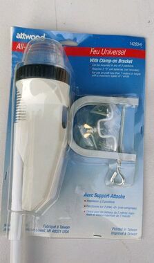 Attwood Portable Stern Light Marine Boat Pole Light Clamp On Bracket NIB